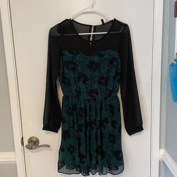 Jessica Simpson Green Pattern Long Sleeve Chiffon Dress - Picture 3 of 4